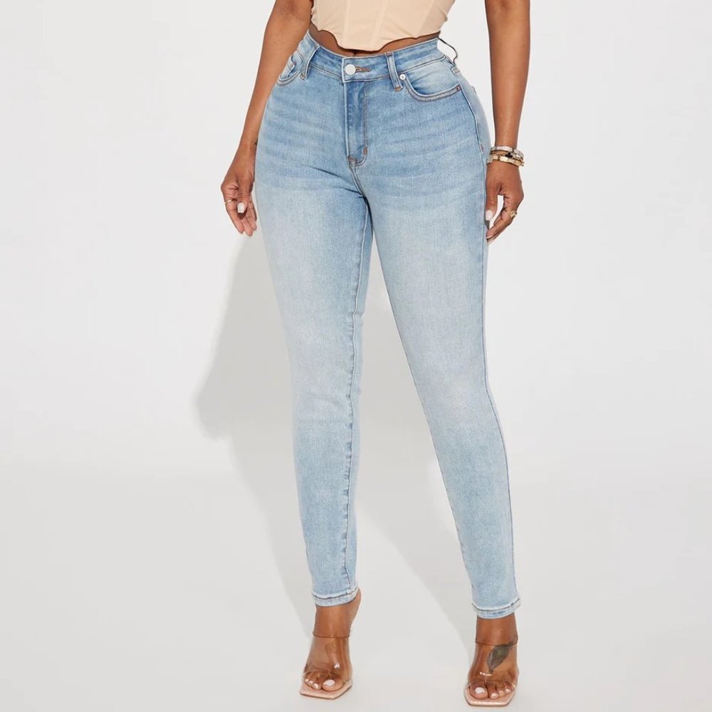 Fashion Nova Jeans High Rise Size 3 NWOT